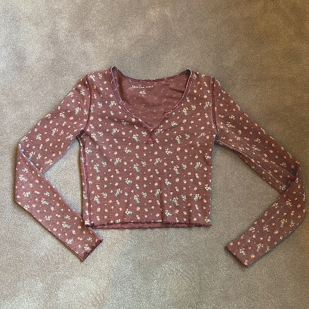 American Eagle floral v-cut long sleeve shirt